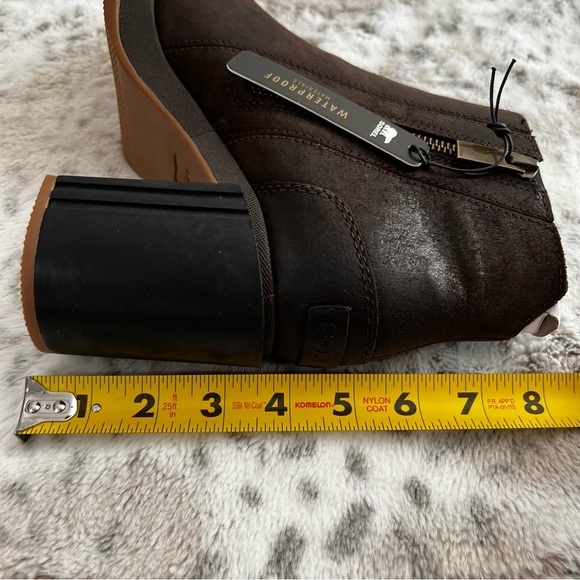 NIB SOREL Distressed Leather Waterproof Zipper Booties “Blake” sz 9 - Picture 15 of 16